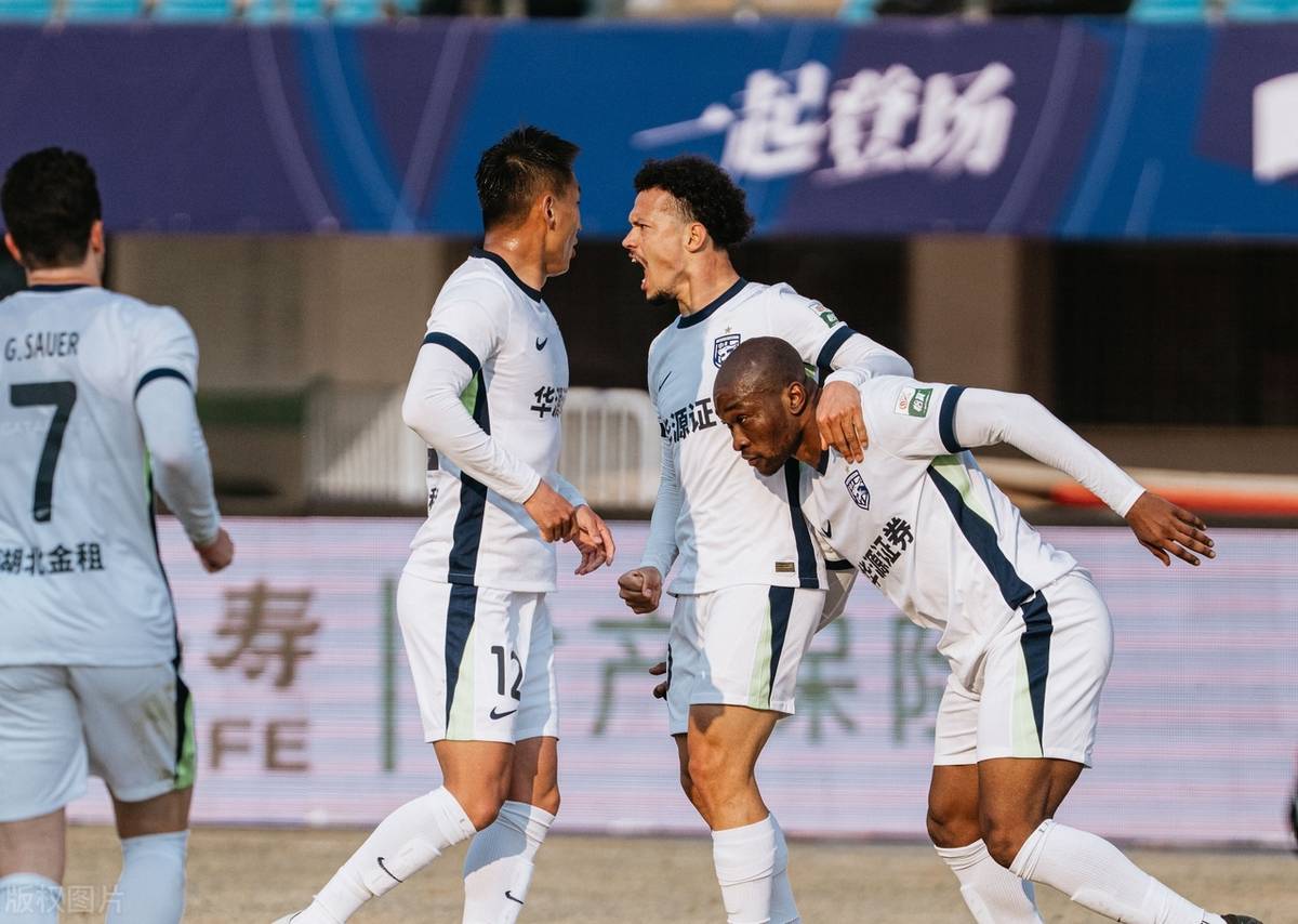 大连黑泰遭遇中超黑马卓尔，失去榜首宝座的简单介绍